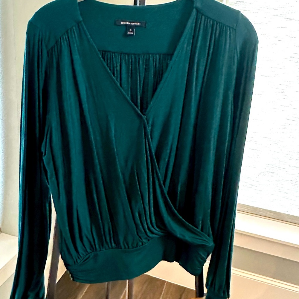 Banana Republic S wrap blouse